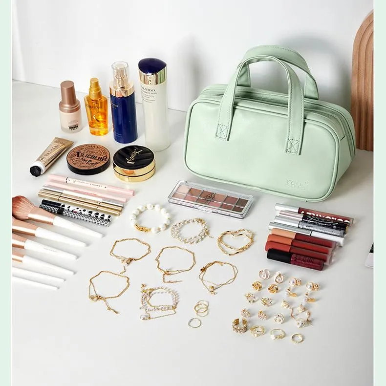 Charloutte | Versatile and functional travel-friendly cosmetic bag
