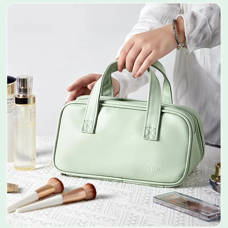 Charloutte | Versatile and functional travel-friendly cosmetic bag