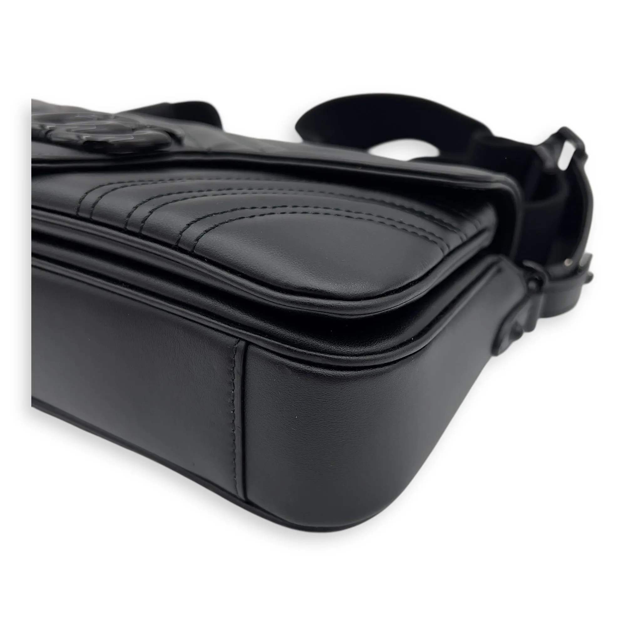 GG Marmont Crossbody Bag Black in Calfskin, black hardware