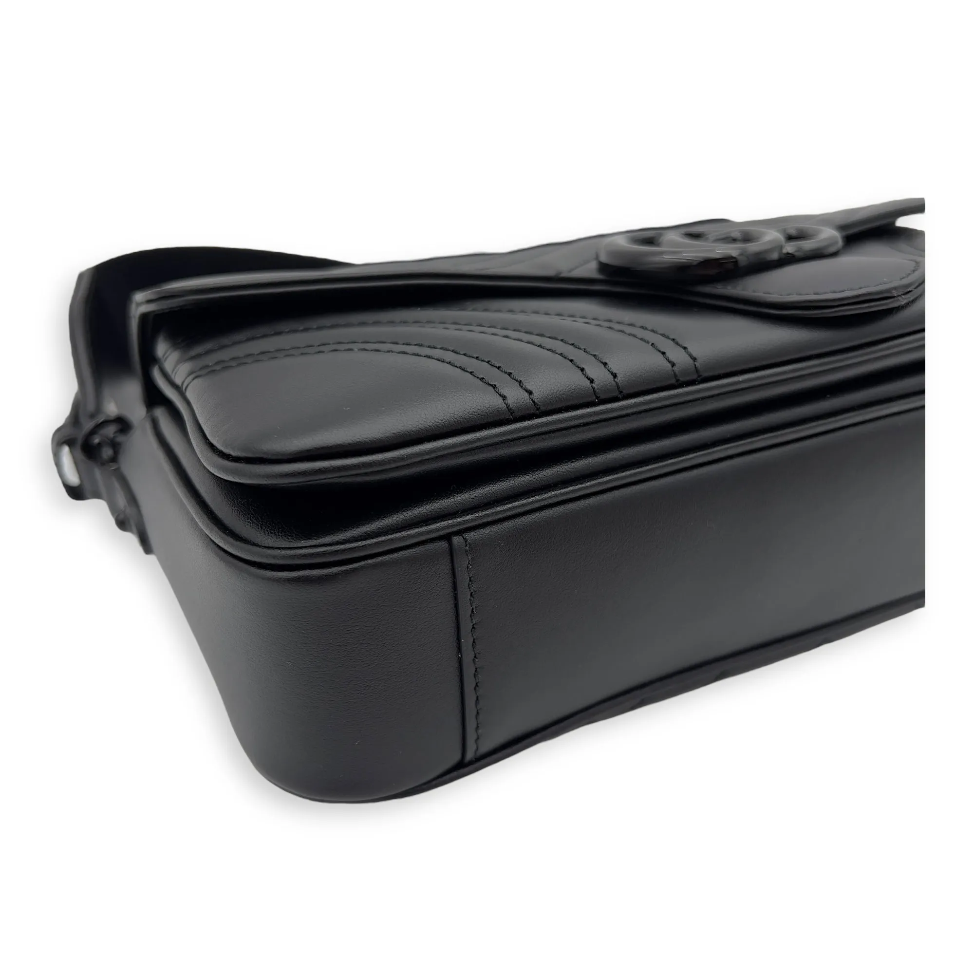 GG Marmont Crossbody Bag Black in Calfskin, black hardware