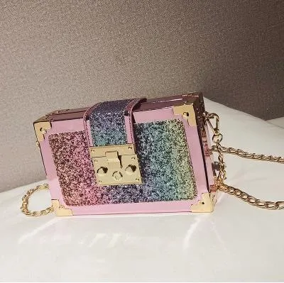 Gradient clutch bag