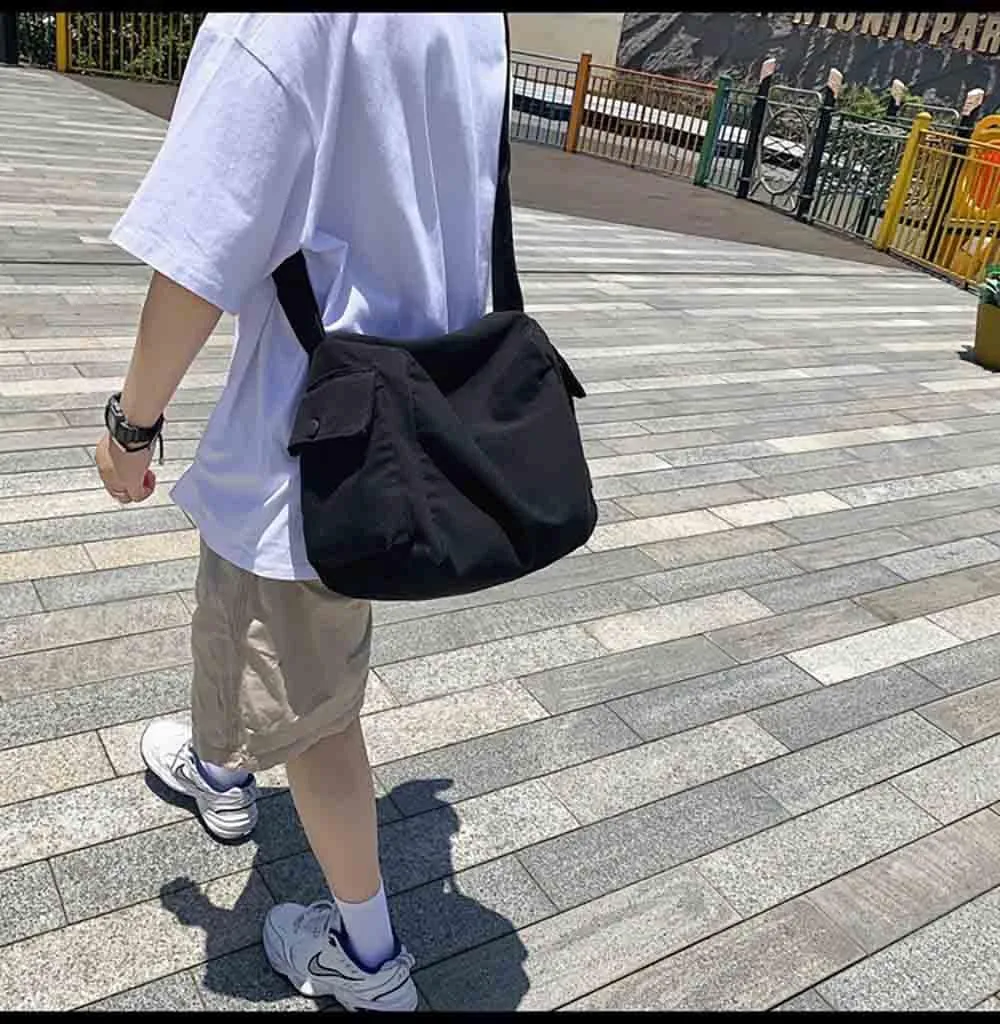Japanese Literary Style Canvas Solid Color Shoulder Bag Harajuku Crossbody Bag ins Canvas Bag (black)