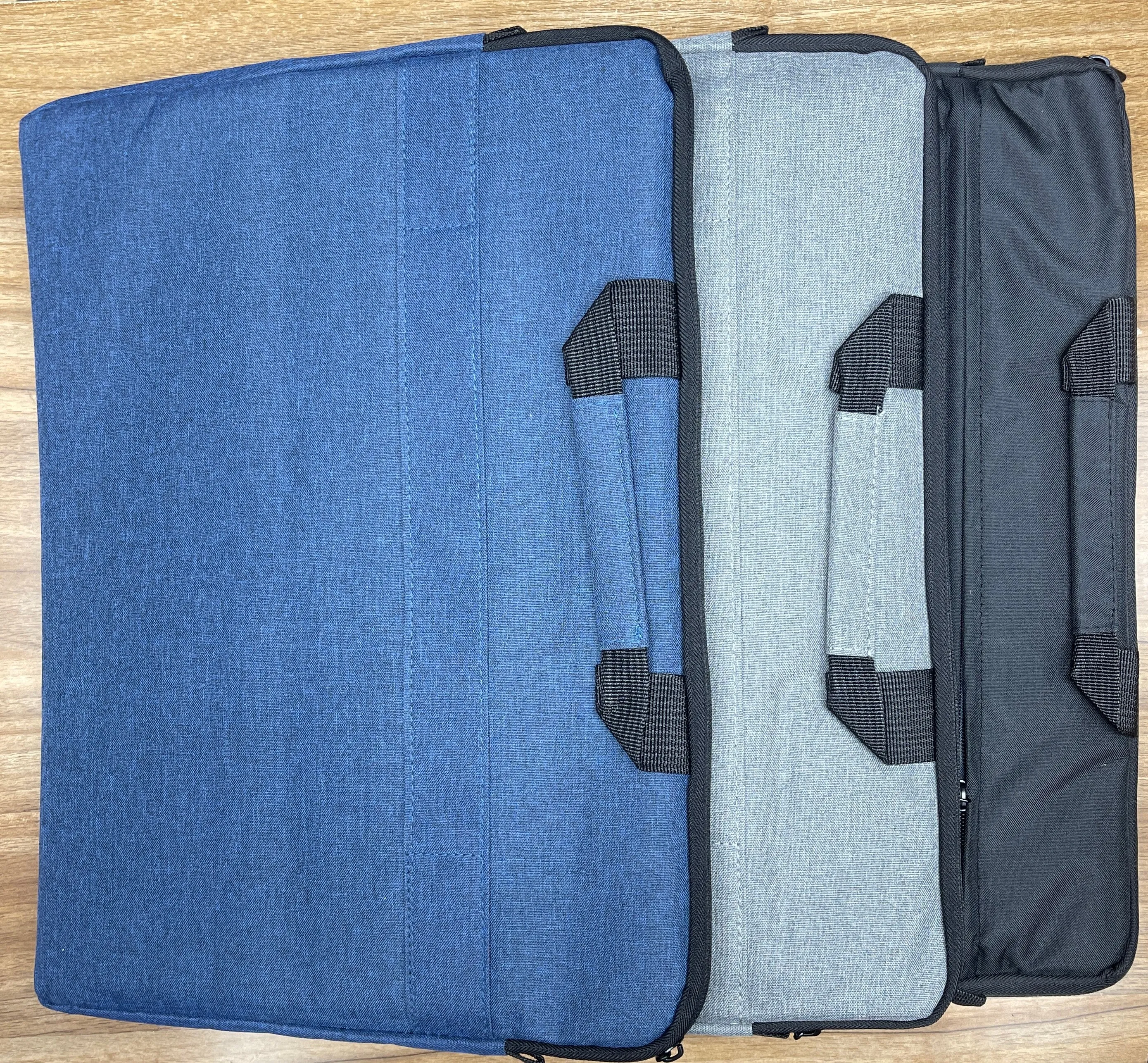 laptop Shoulder bag 15.6" sleek design light wieght,very comfirtable.