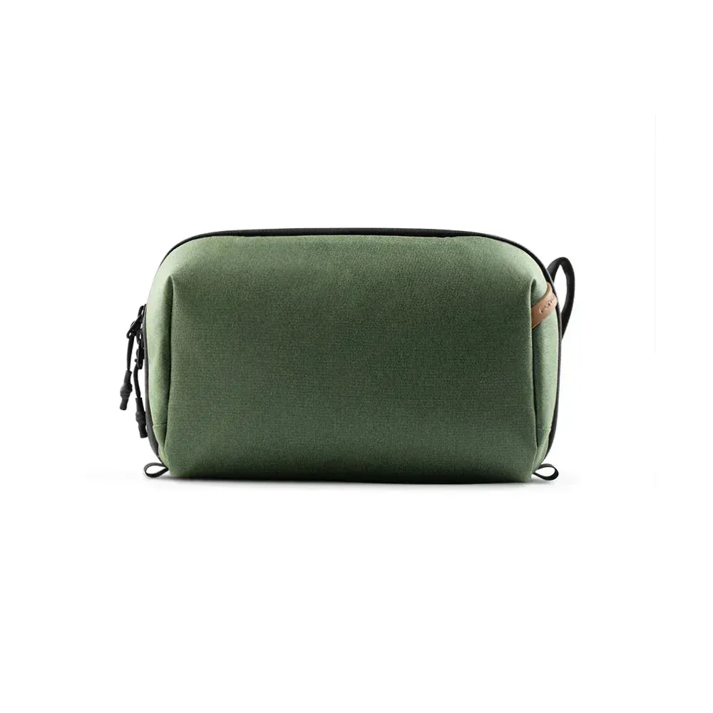 Saphir | Durable and spacious travel makeup organizer