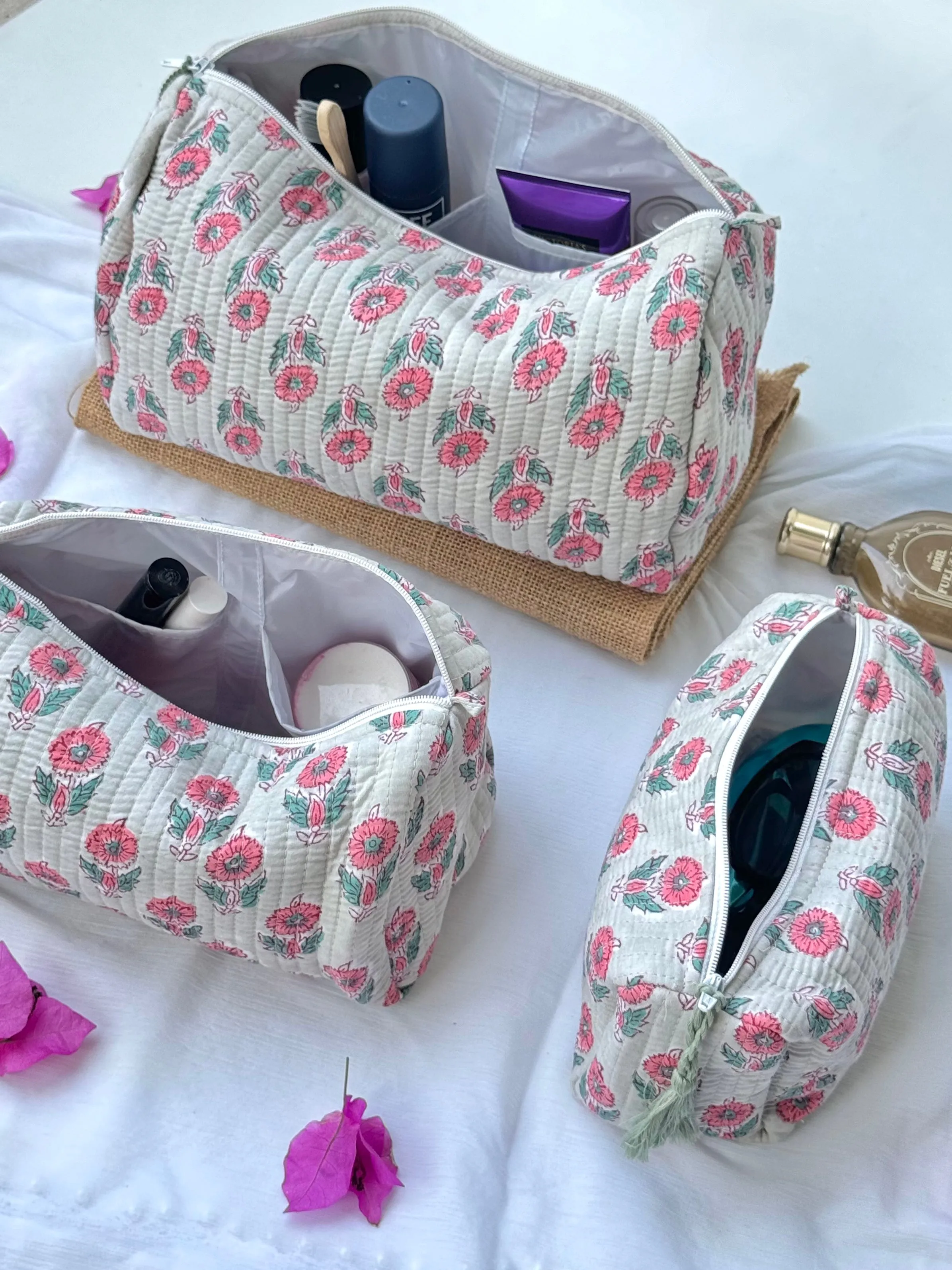 SET OF THREE MULTI PURPOSE TOILETRY BAGS